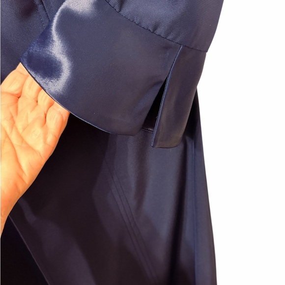 Gorgeous VTG Christi of California navy blue full length light coat - Picture 3 of 4